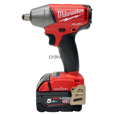 Zestaw akumulatorowego klucza udarowego Milwaukee M18 ONEIWF12-502X, 18 V, 300 Nm, 2 x 5 Ah, ładowarka + walizka